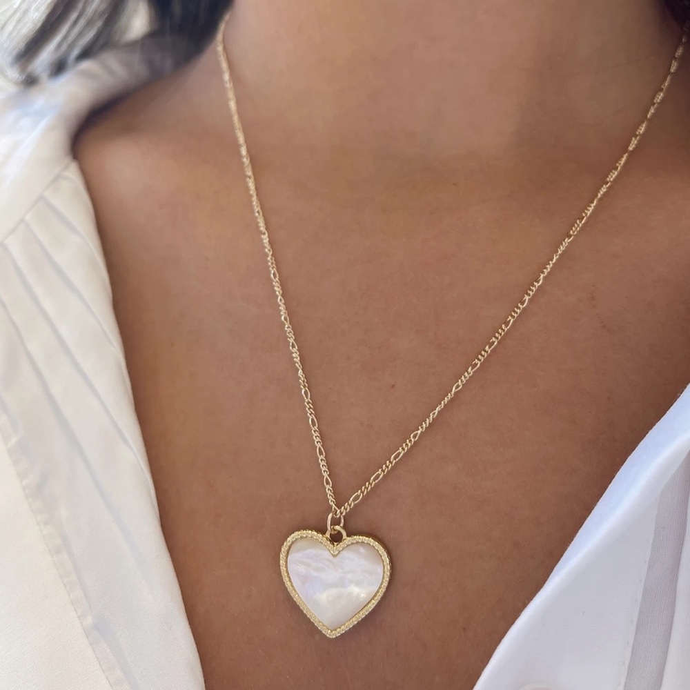PEARLY HEART NECKLACE